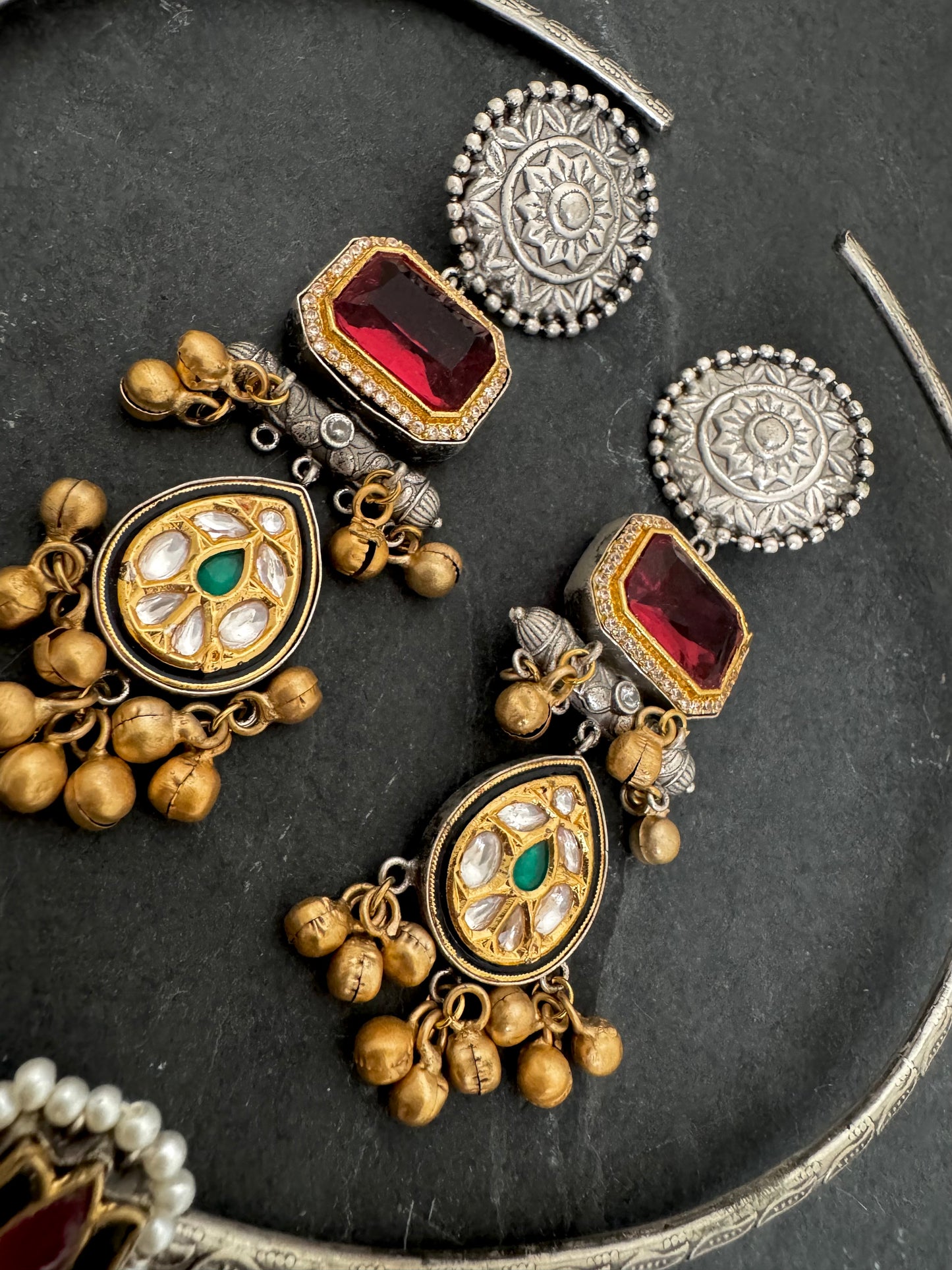 MEDHA TWO-TONE HASLI NECKLACE