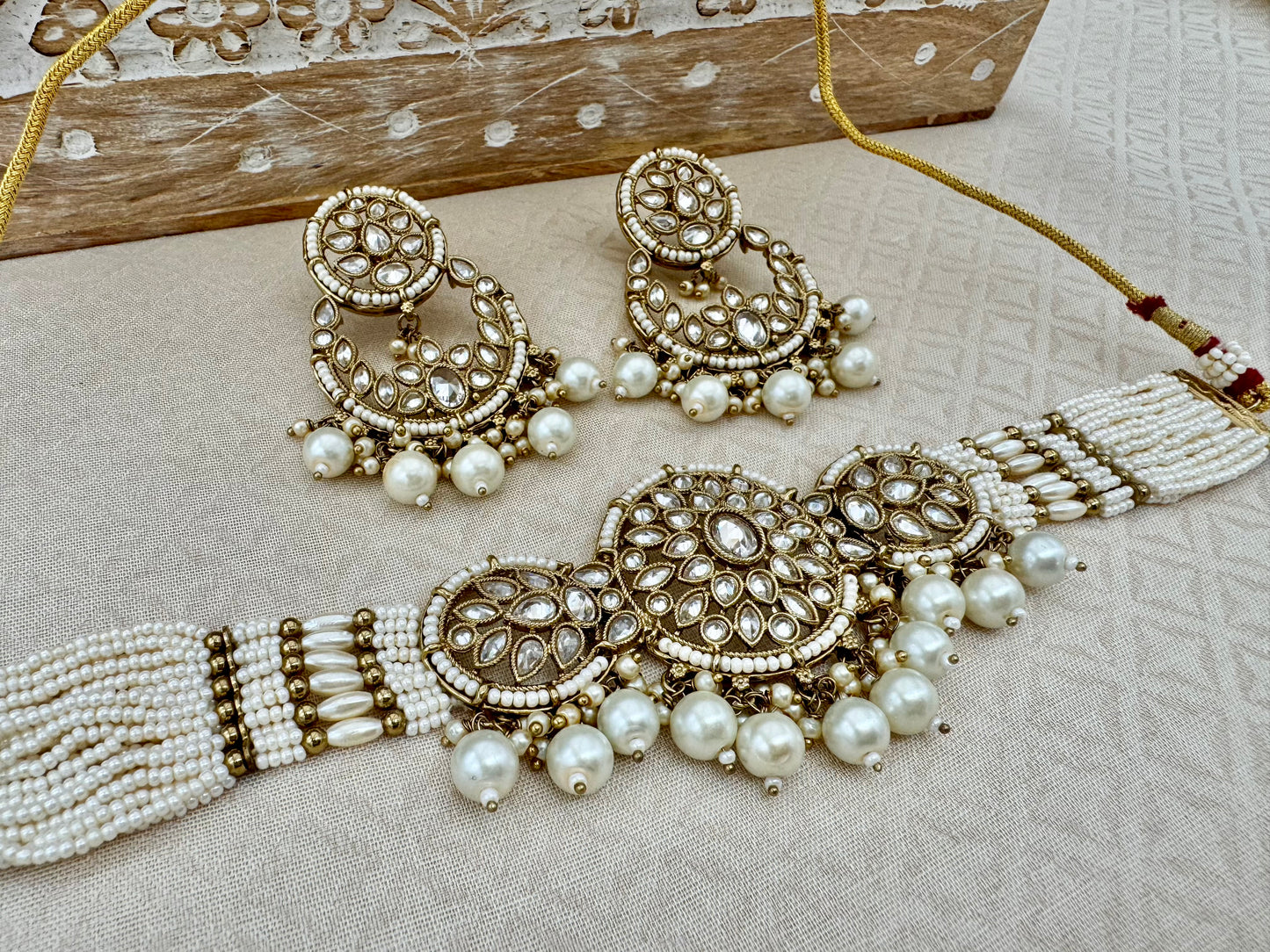 MIRA ANTIQUE GOLD CHOKER SET