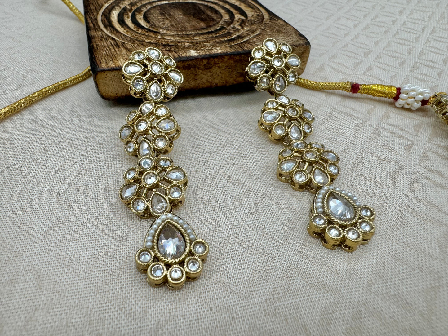 RIMAYA GOLD-WHITE NECKLACE SET