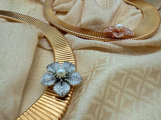 Alina Magnetic Hasli Necklace With Flower Button