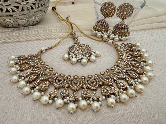 ANVI PEARL NECKLACE SET