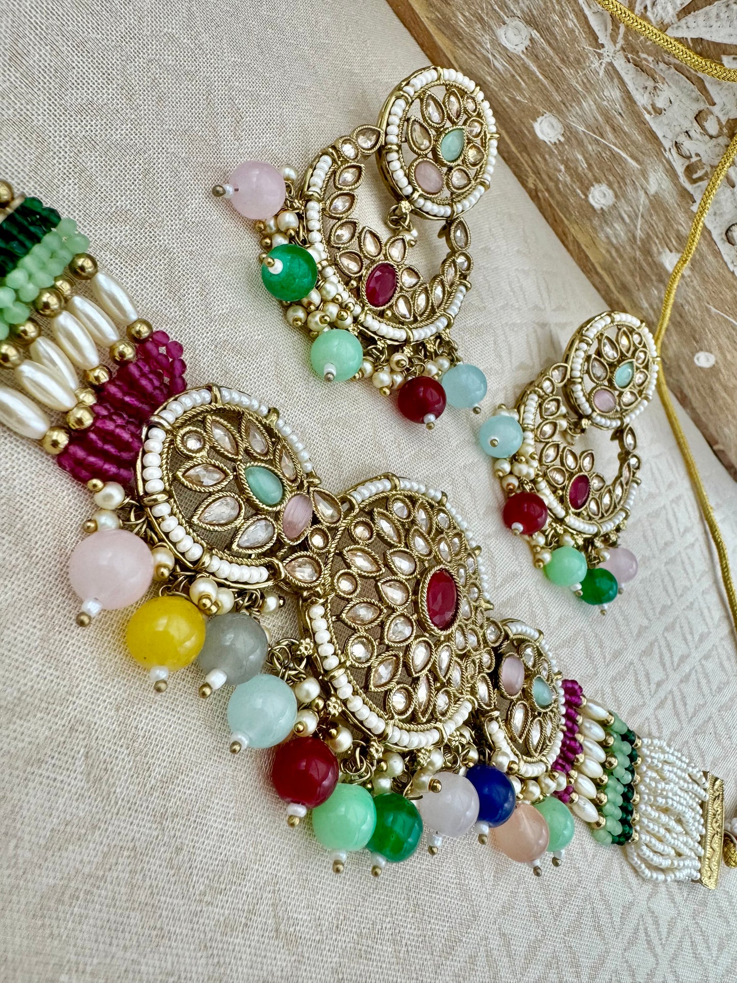 MIRA ANTIQUE GOLD CHOKER SET