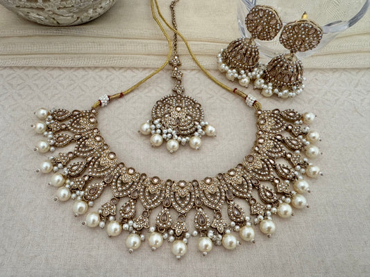ANVI PEARL NECKLACE SET