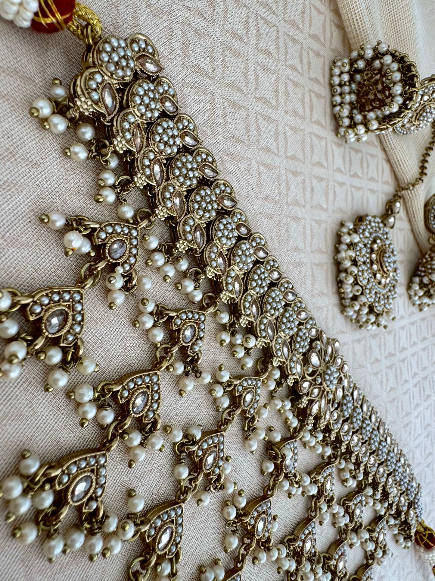 ZEESHA BOHO PEARL FRINGE CHOKER SET