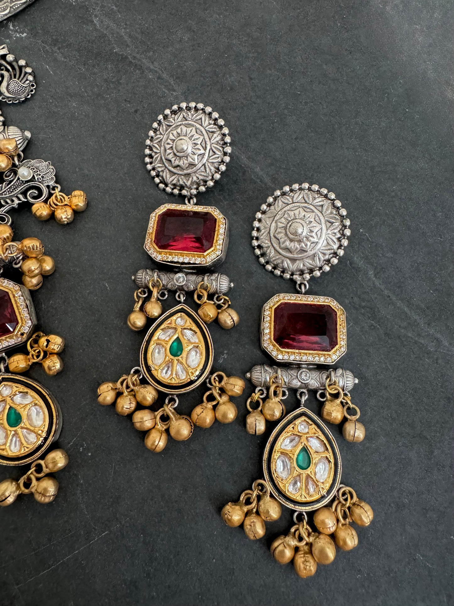 MEDHA TWO-TONE HASLI NECKLACE