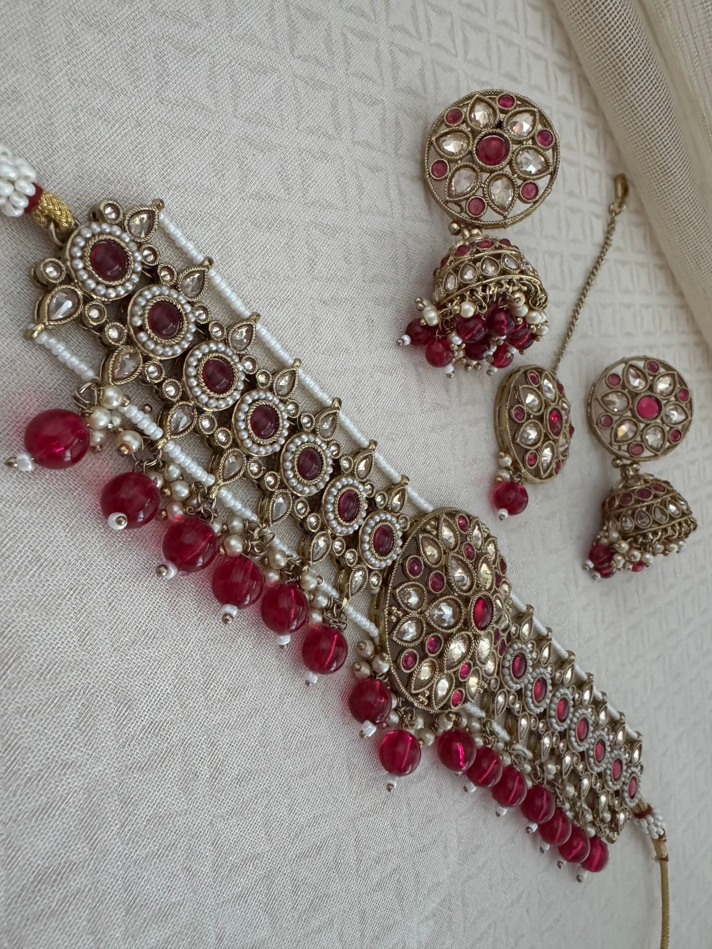 INAYA RUBY RED CHOKER SET