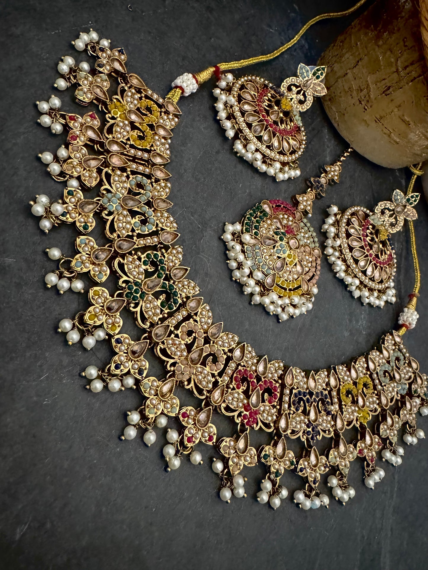SUKRITI NAVRATAN NECKLACE SET