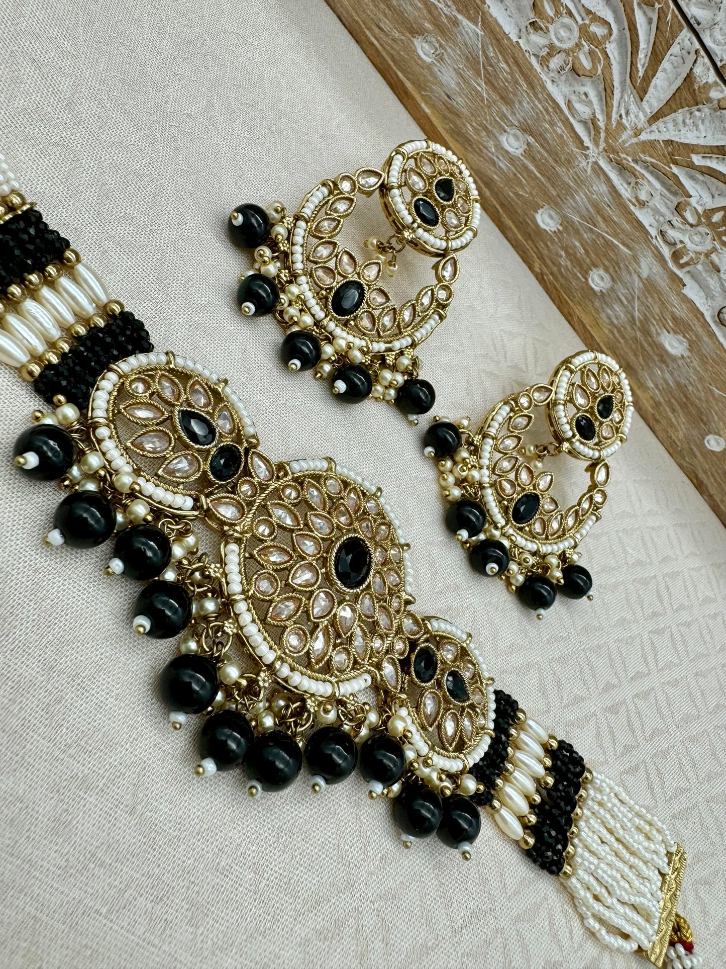 MIRA ANTIQUE GOLD CHOKER SET