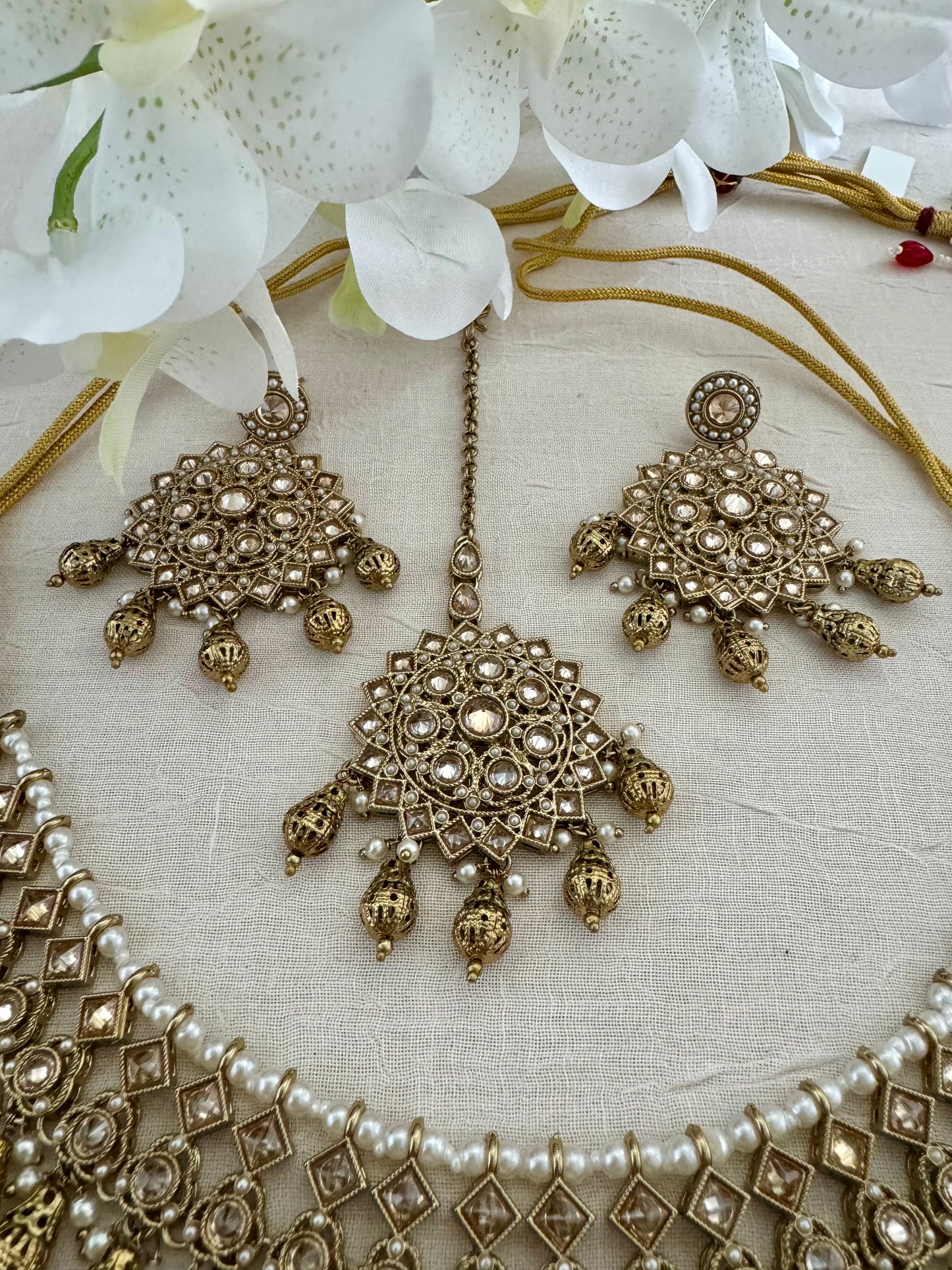 Kyra antique gold geometric necklace set