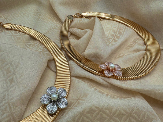 Alina Magnetic Hasli Necklace With Flower Button