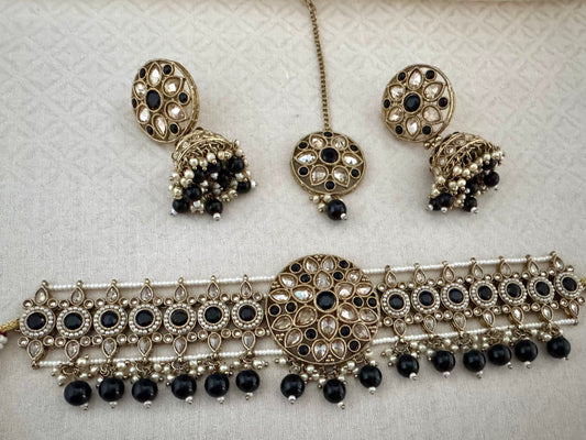 INAYA BLACK CHOKER SET