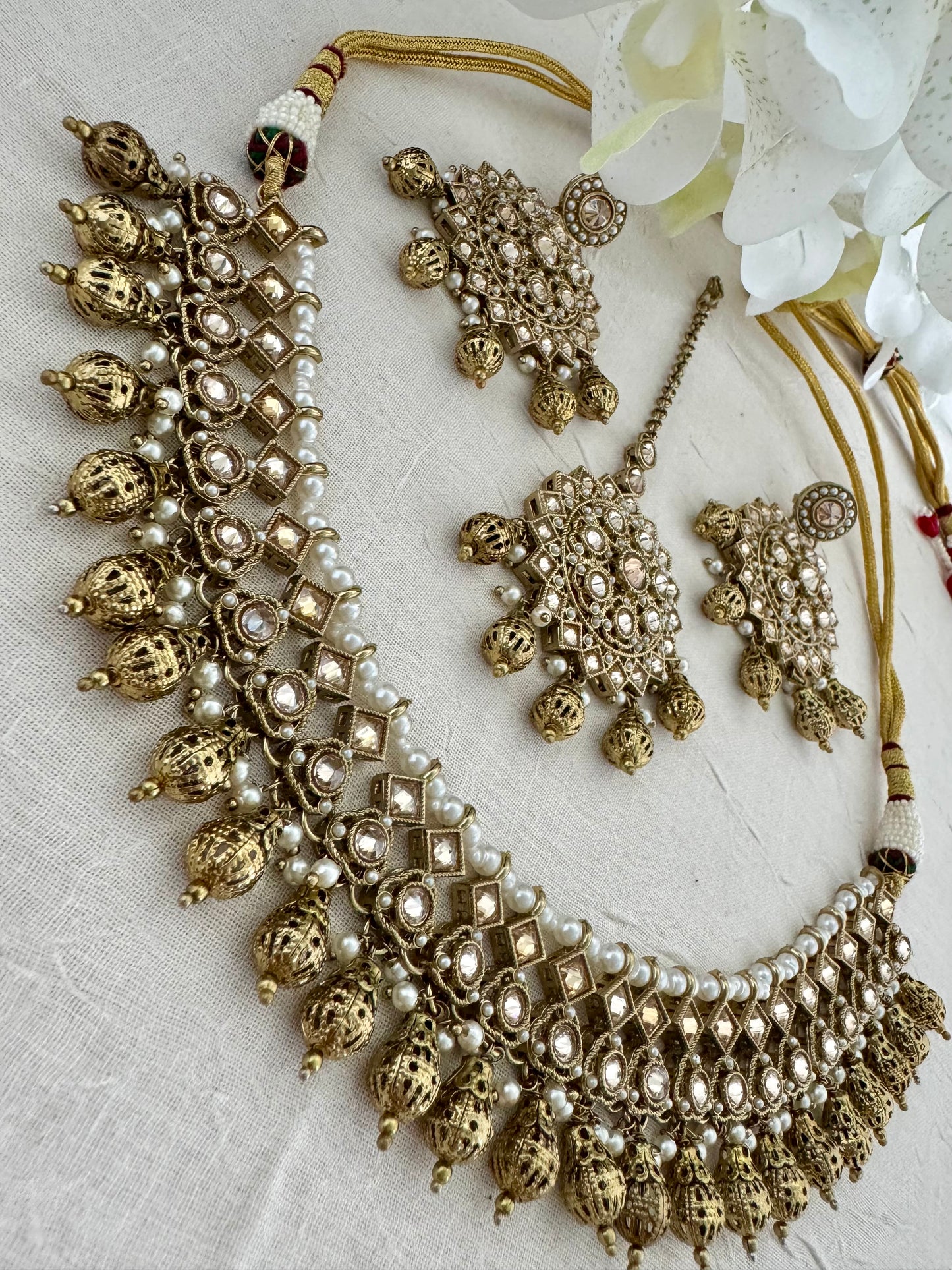 Kyra antique gold geometric necklace set