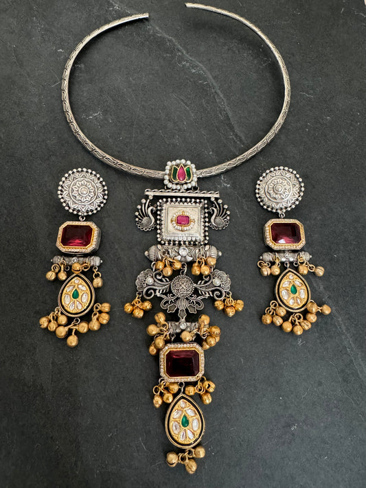 MEDHA TWO-TONE HASLI NECKLACE
