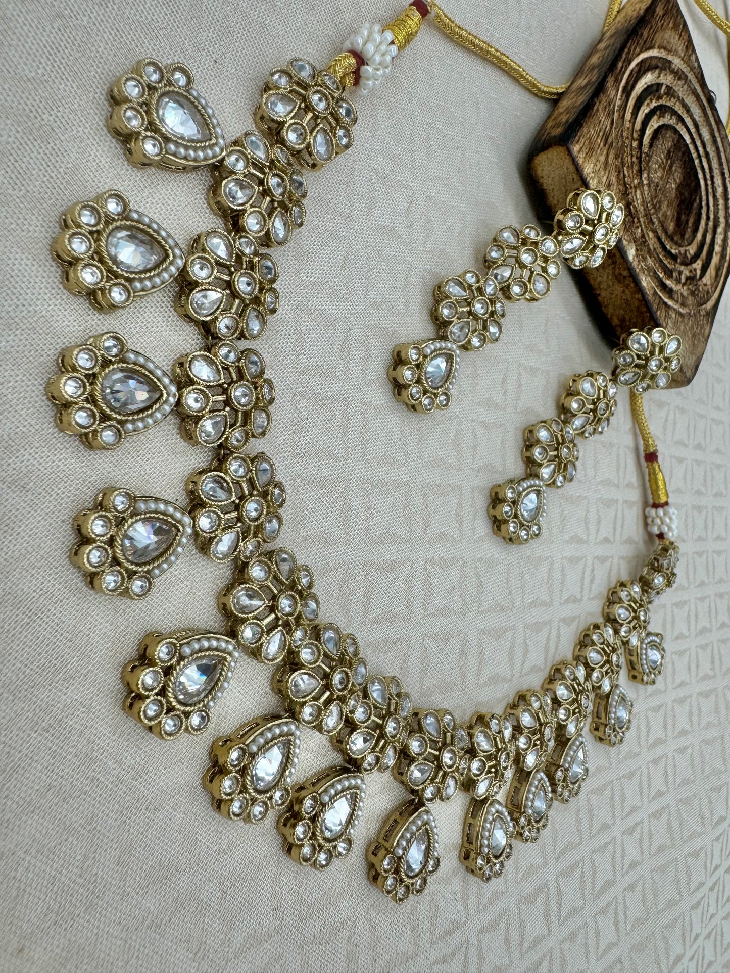 RIMAYA GOLD-WHITE NECKLACE SET