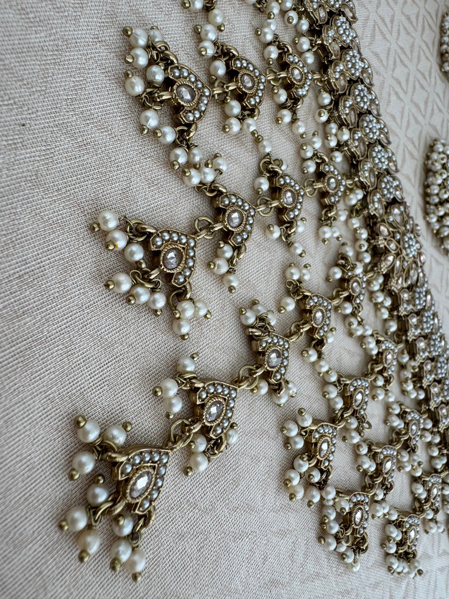 ZEESHA BOHO PEARL FRINGE CHOKER SET