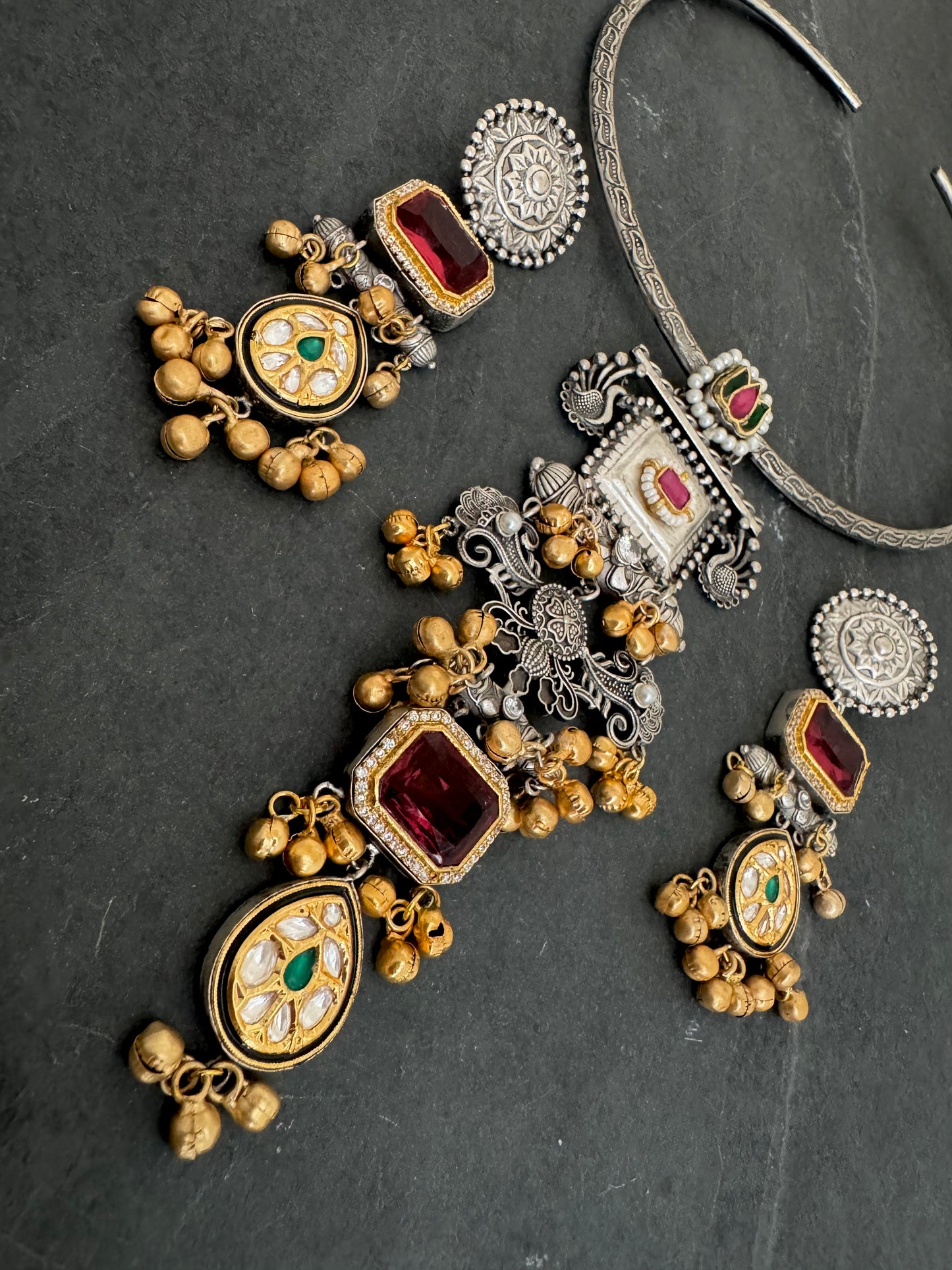 MEDHA TWO-TONE HASLI NECKLACE