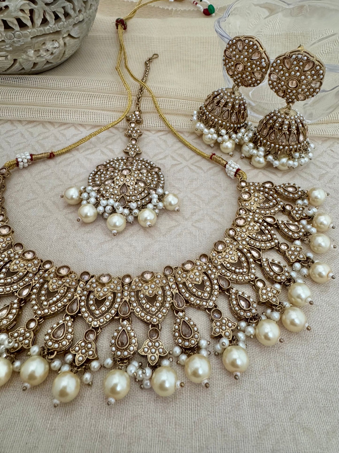 ANVI PEARL NECKLACE SET