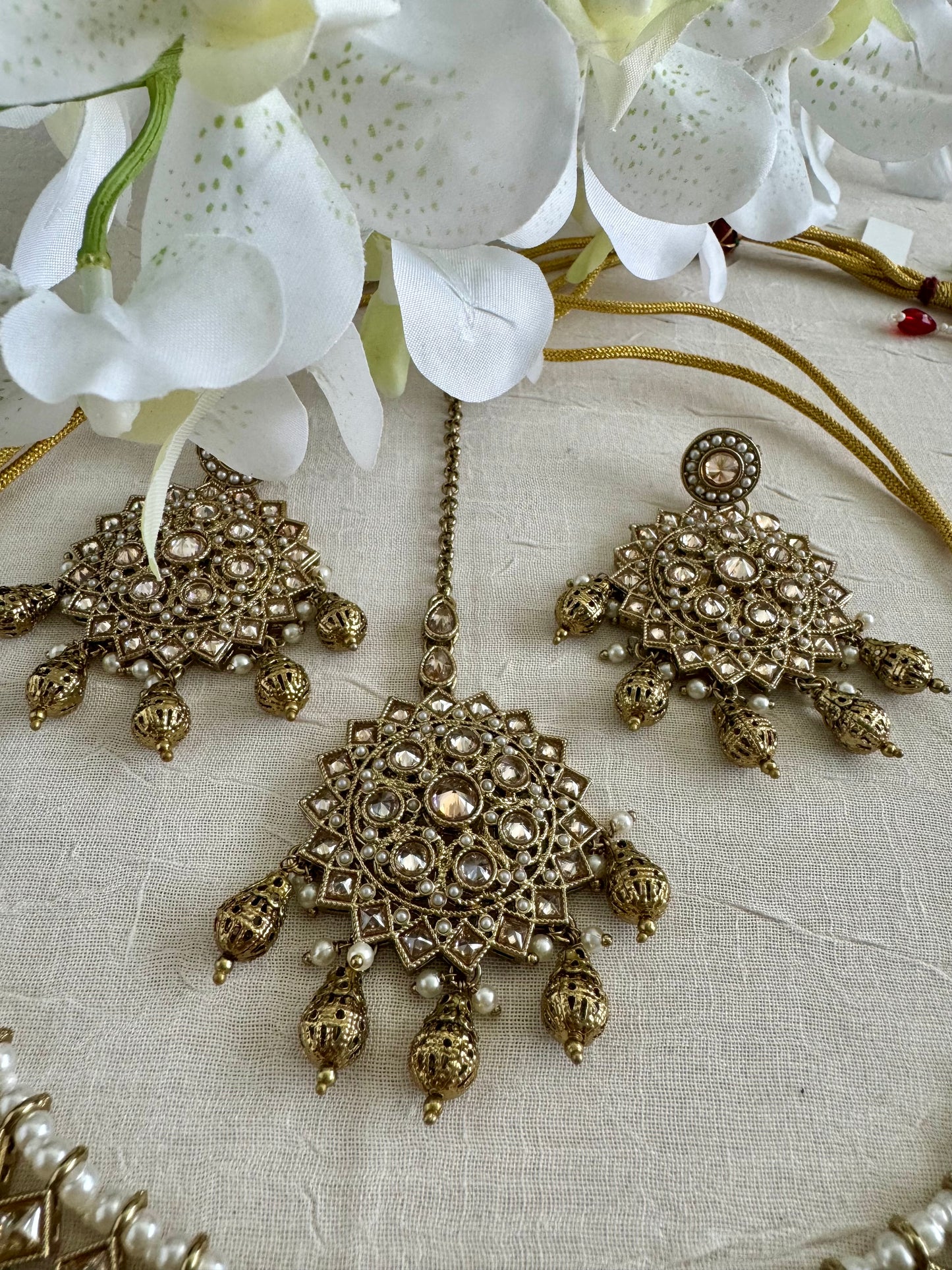 Kyra antique gold geometric necklace set