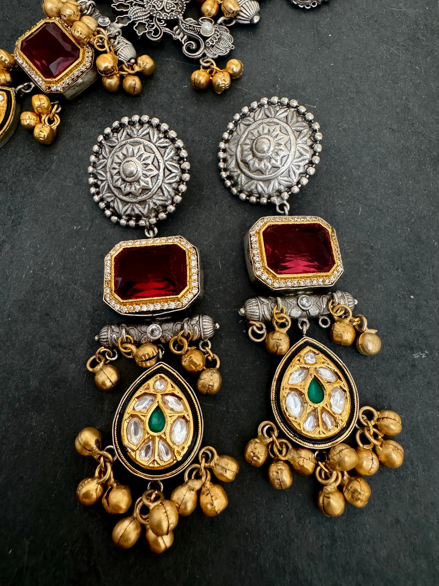 MEDHA TWO-TONE HASLI NECKLACE