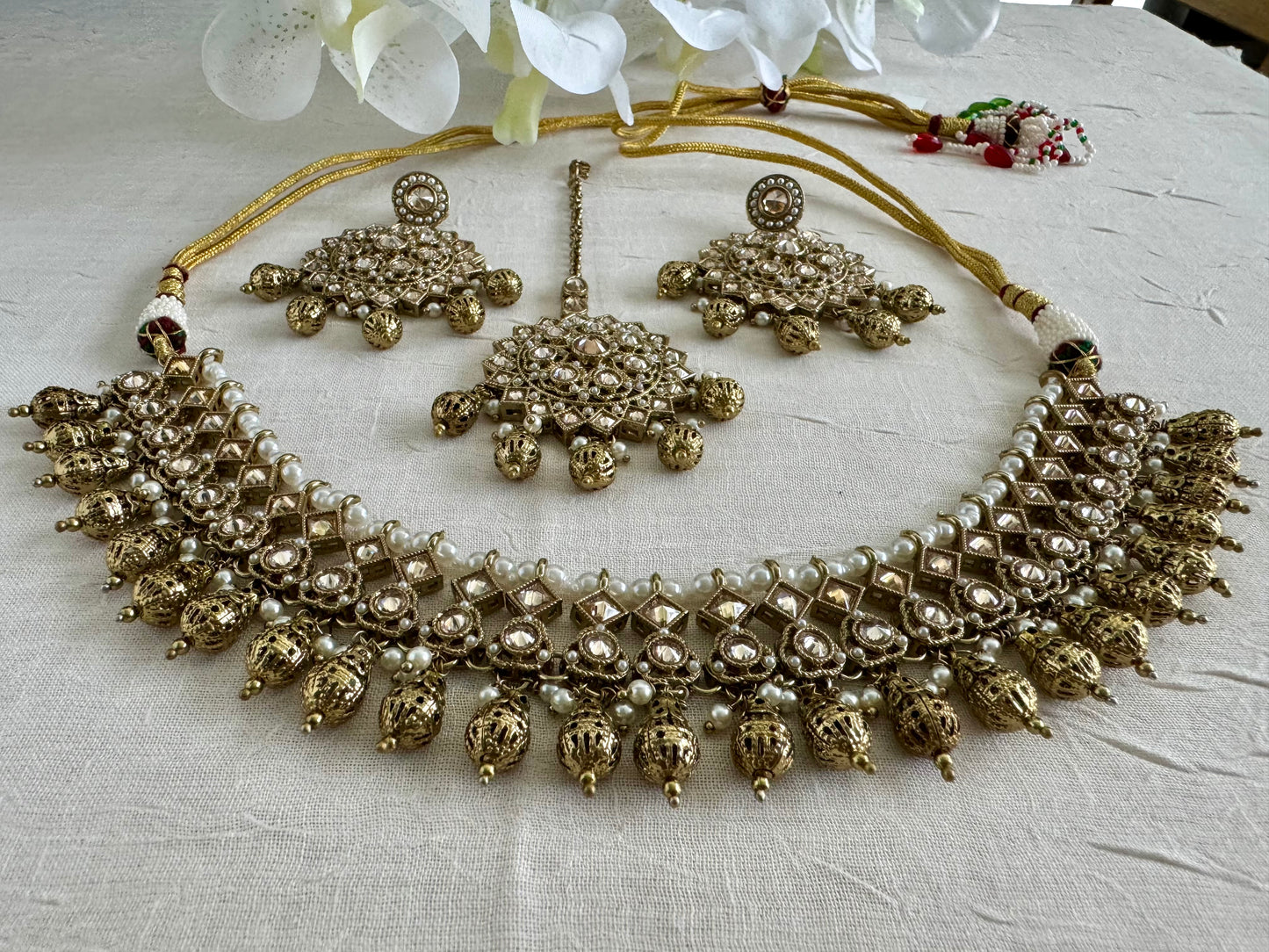 Kyra antique gold geometric necklace set