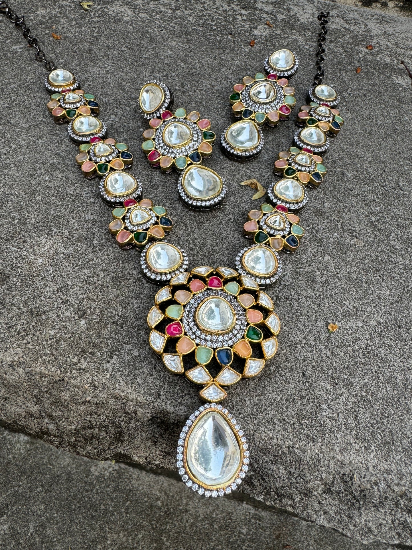 RESHMA POLKI NAVRATAN VICTORIAN NECKLACE SET