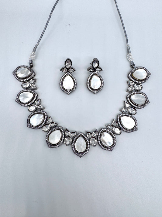 Prisha Mother of Pearl Necklace Set