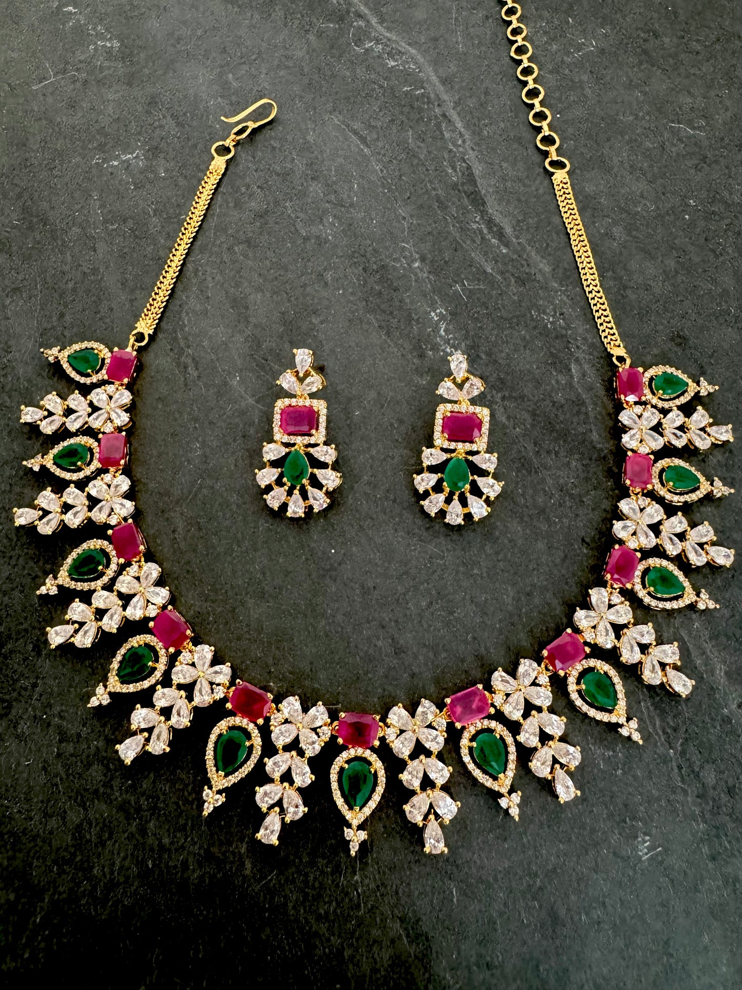 JAYA RUBY EMERALD NECKLACE SET