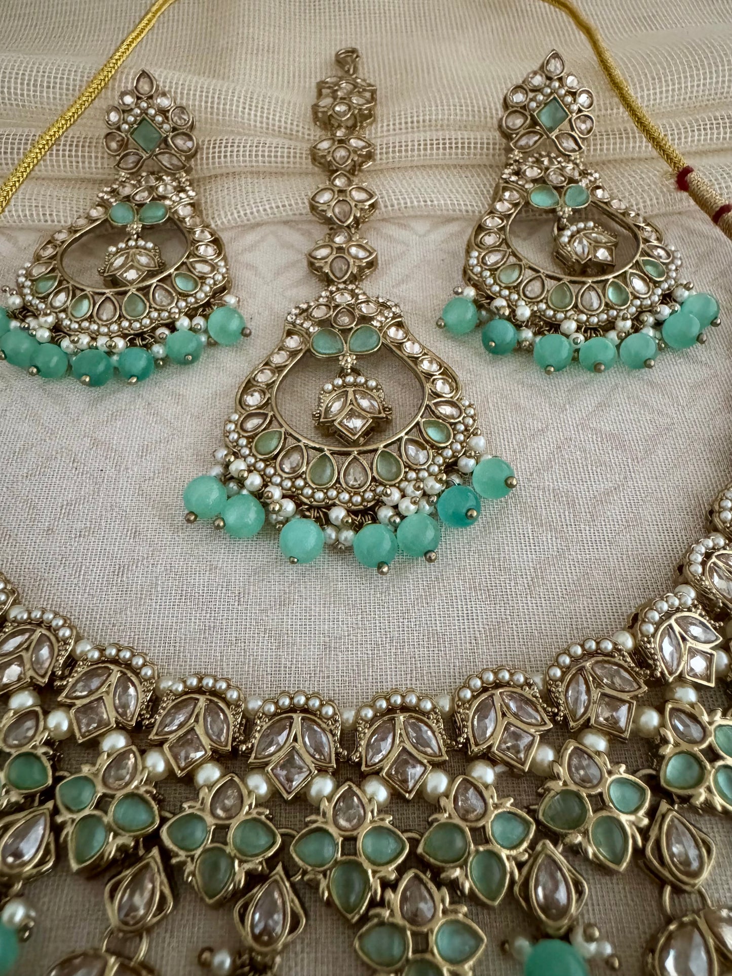 VEDA PASTEL GREEN NECKLACE SET