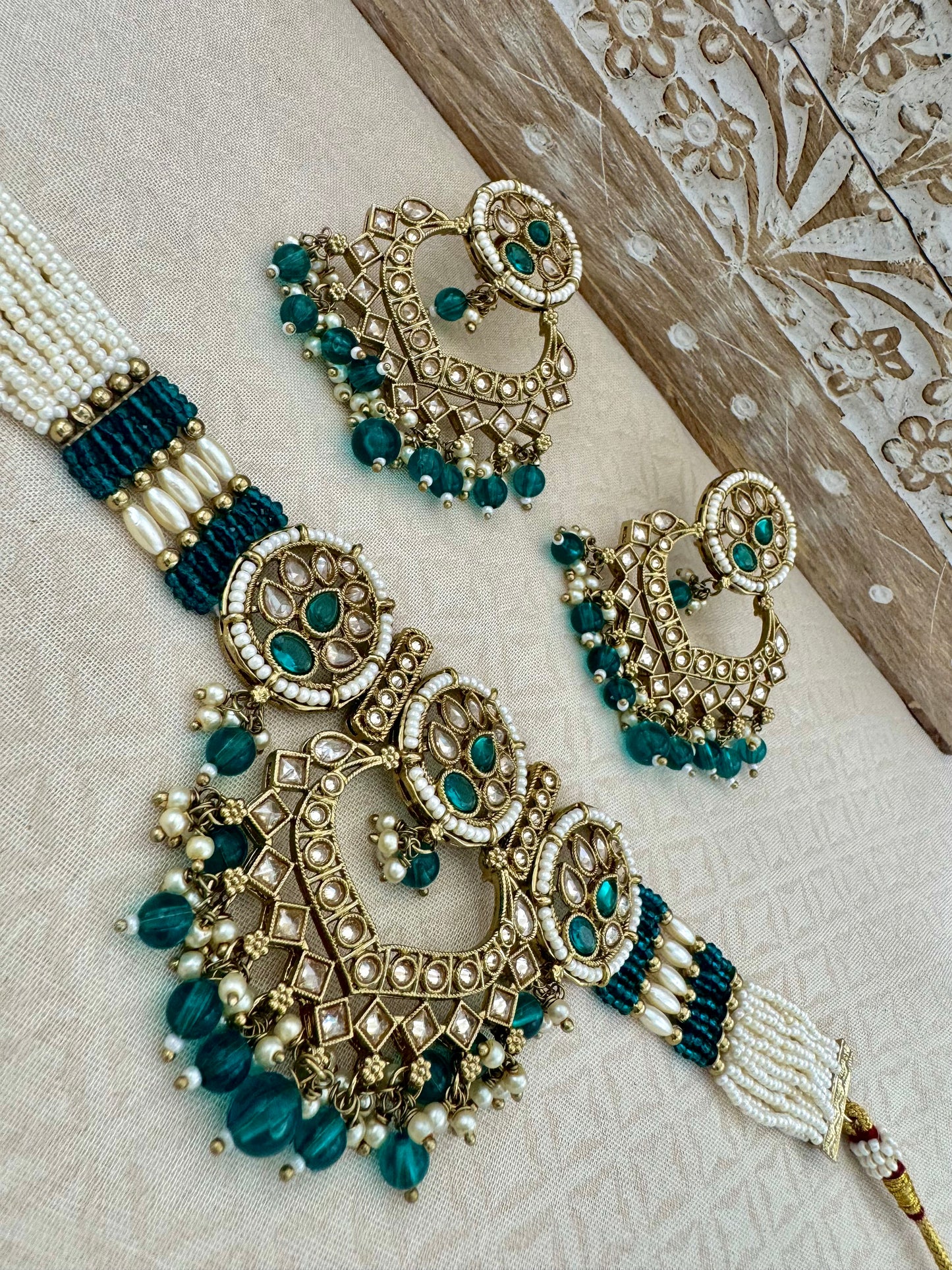 SAMIRA ANTIQUE GOLD CHOKER SET