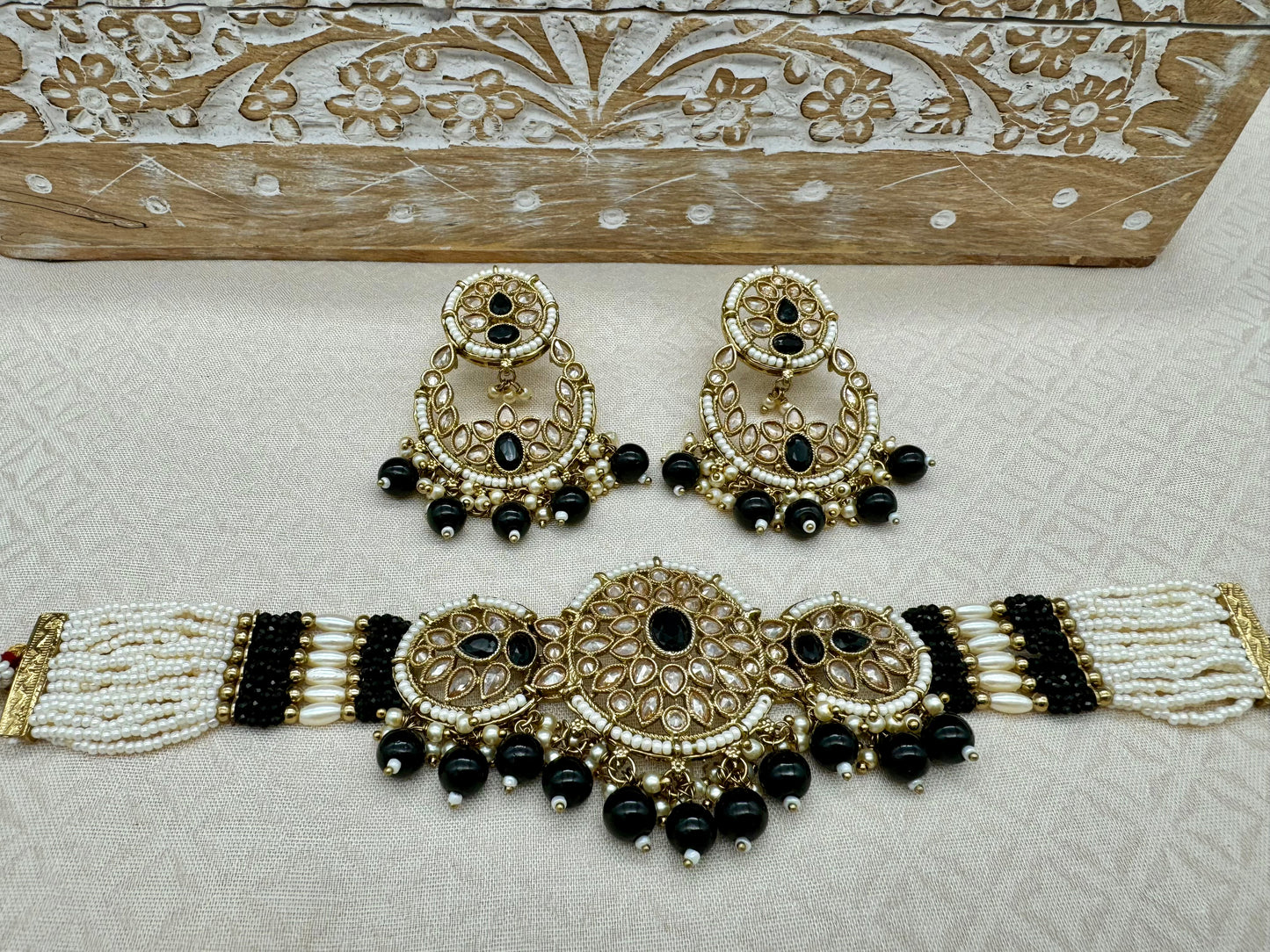 MIRA ANTIQUE GOLD CHOKER SET