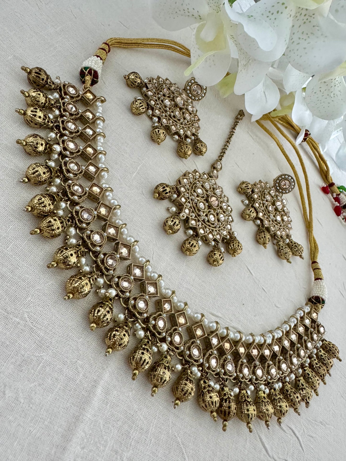 Kyra antique gold geometric necklace set