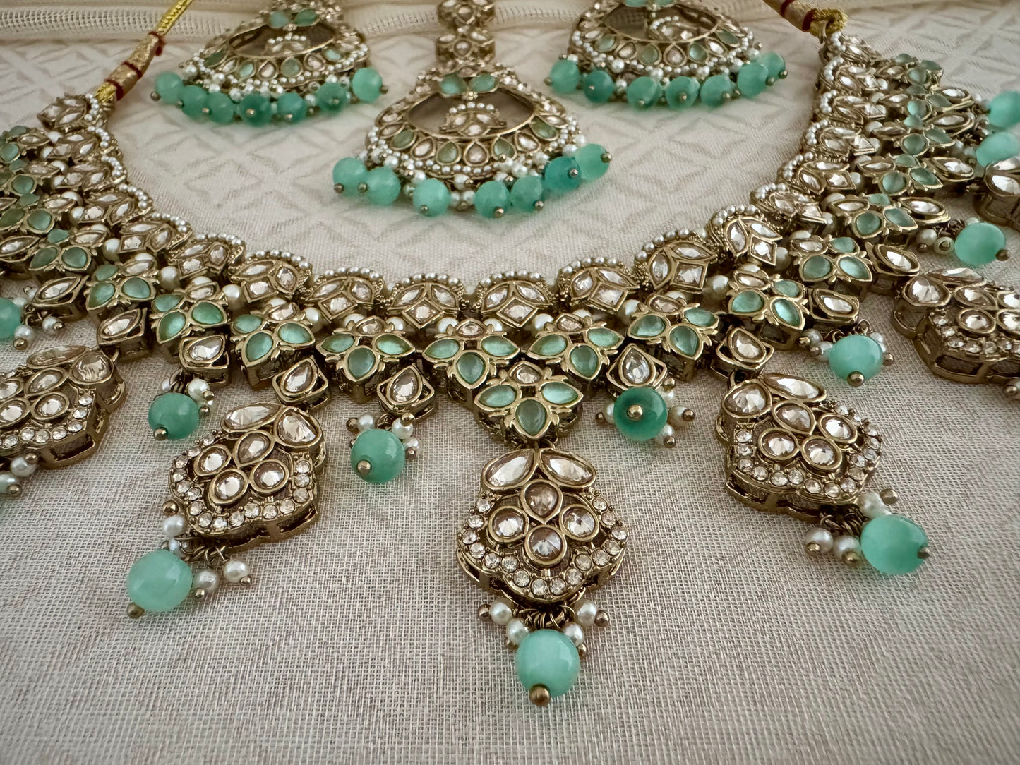 VEDA PASTEL GREEN NECKLACE SET