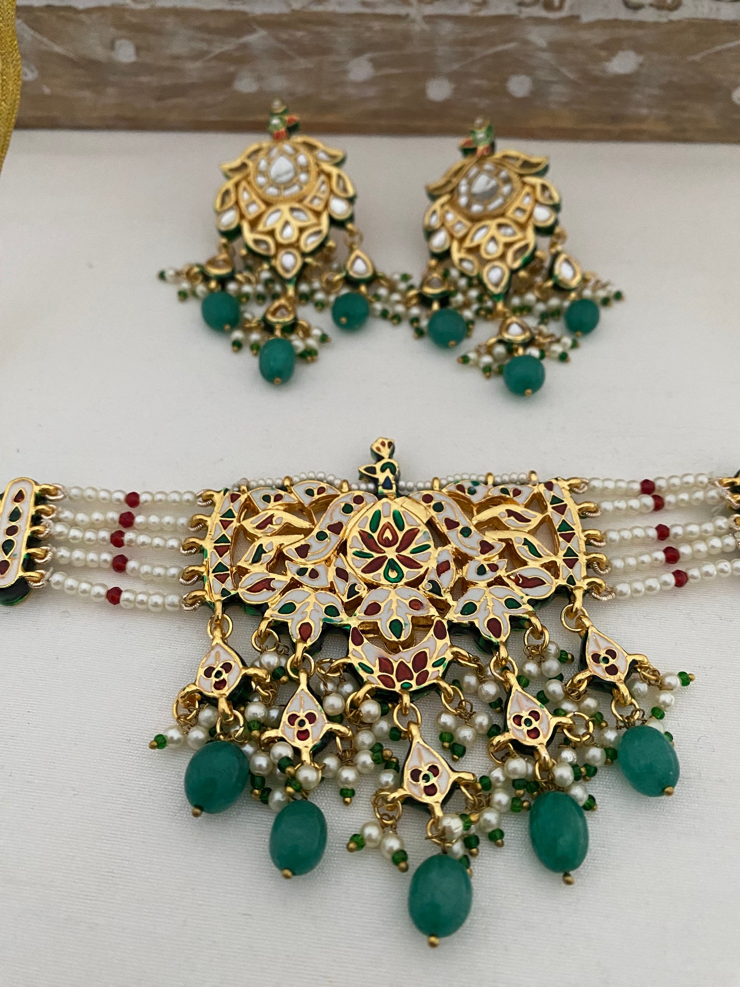 AKRITI KUNDAN CHOKER SET