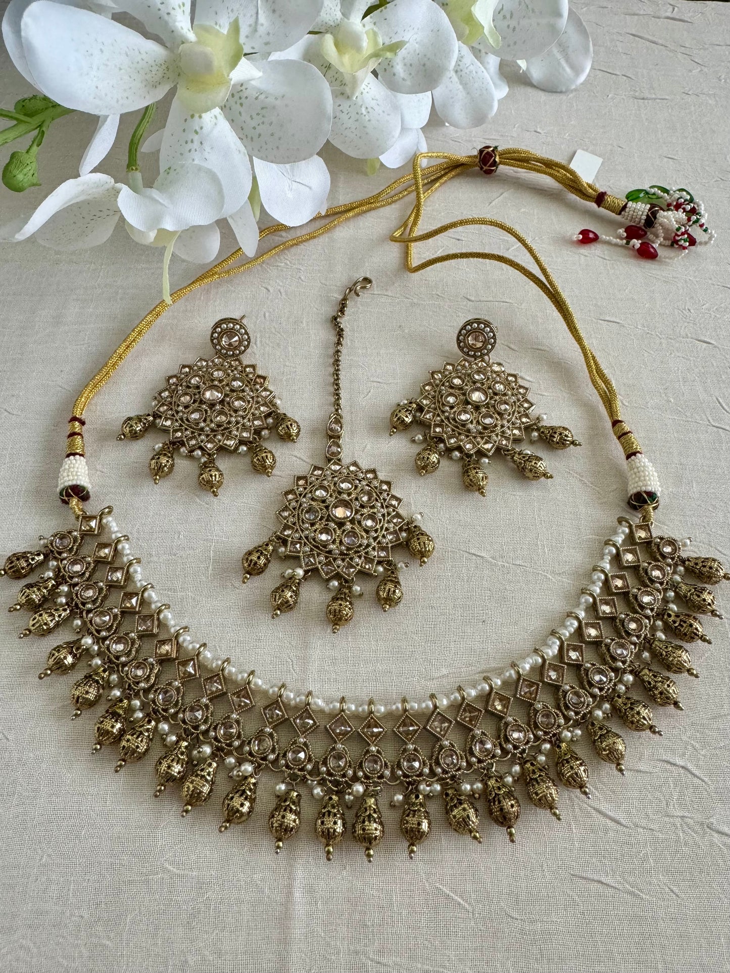 Kyra antique gold geometric necklace set
