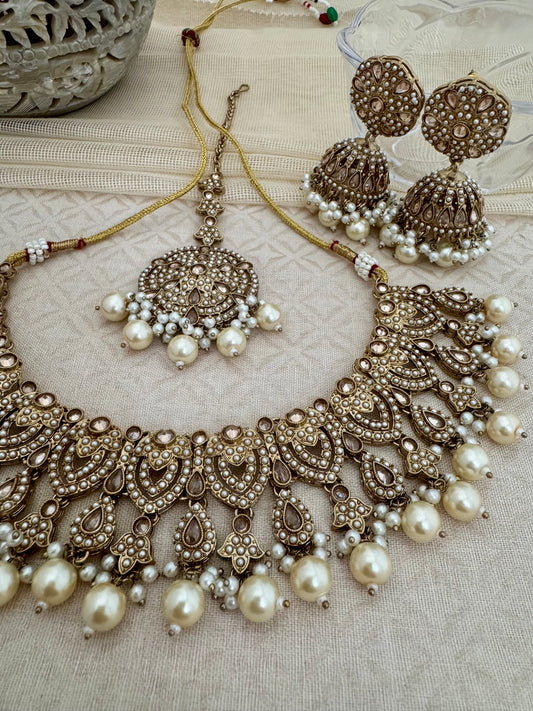ANVI PEARL NECKLACE SET