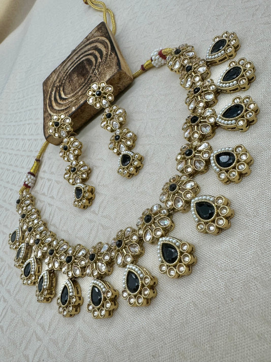 RIMAYA BLACK NECKLACE SET