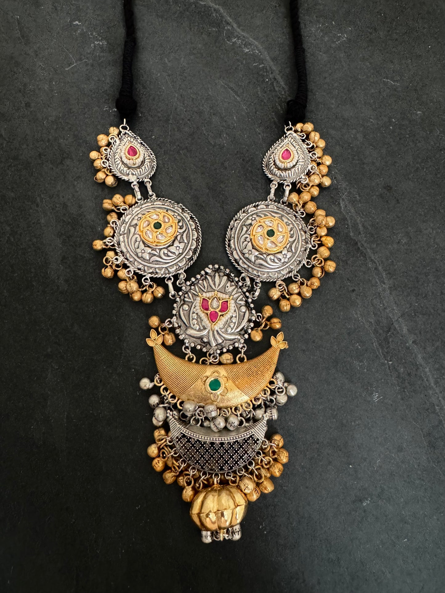 RUHI TWO-TONE NECKLACE