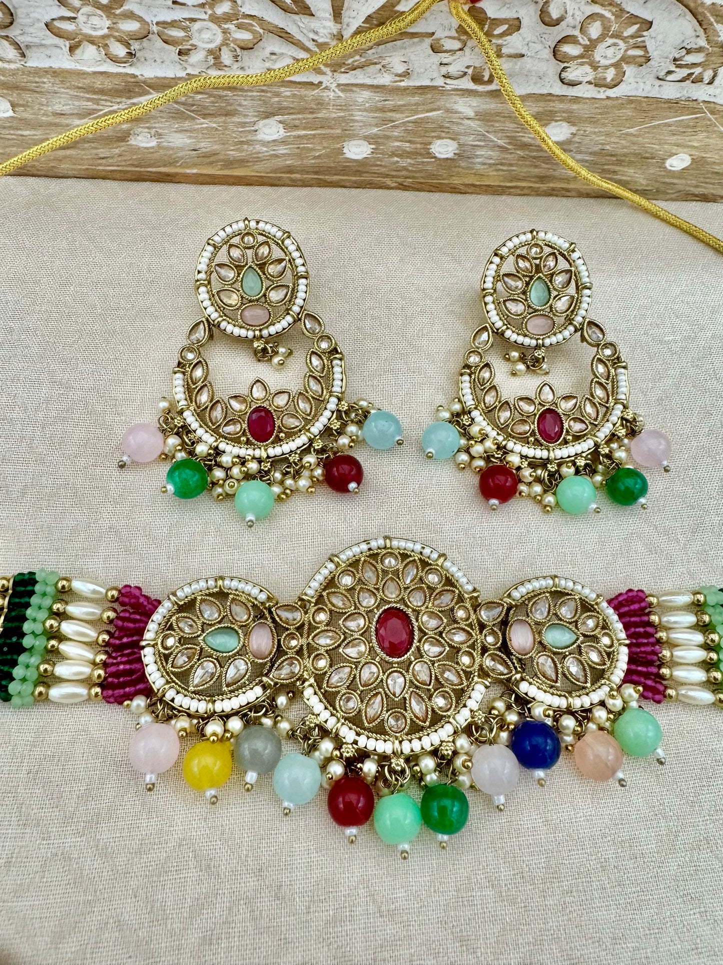 MIRA ANTIQUE GOLD CHOKER SET