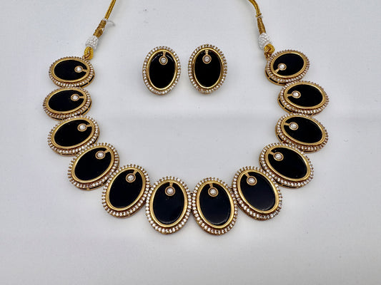 Esha Black Oval Necklace Set