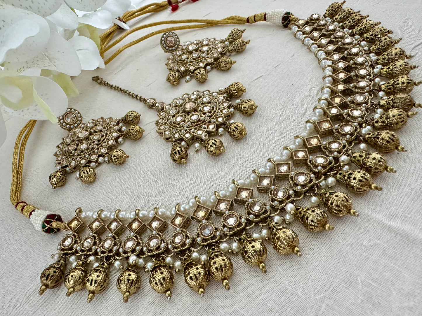 Kyra antique gold geometric necklace set