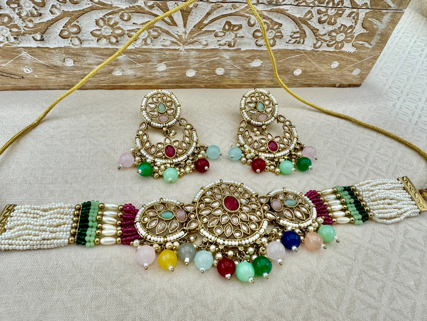 MIRA ANTIQUE GOLD CHOKER SET