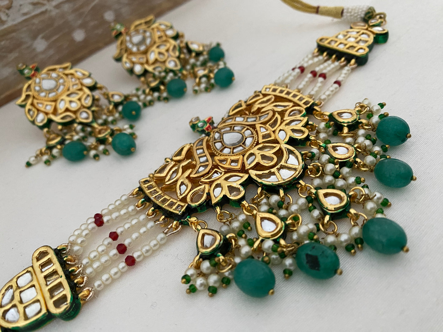 AKRITI KUNDAN CHOKER SET