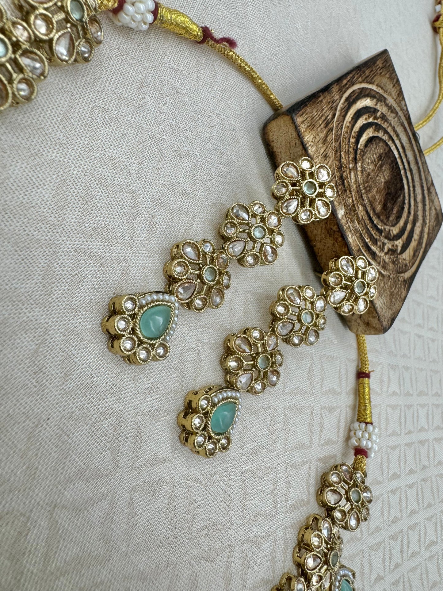 RIMAYA PASTEL GREEN NECKLACE SET