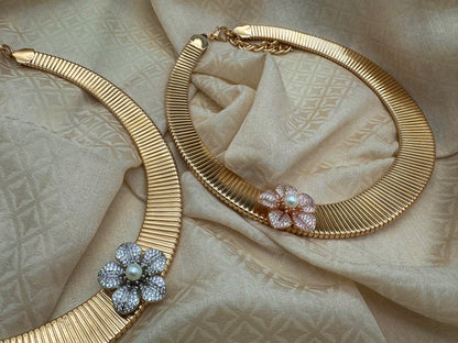 Alina Magnetic Hasli Necklace With Flower Button