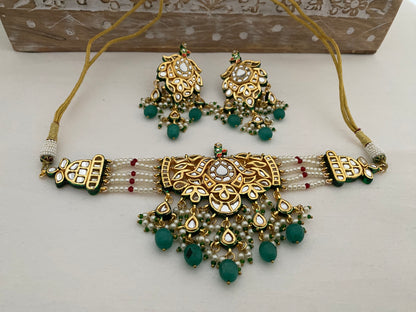 AKRITI KUNDAN CHOKER SET