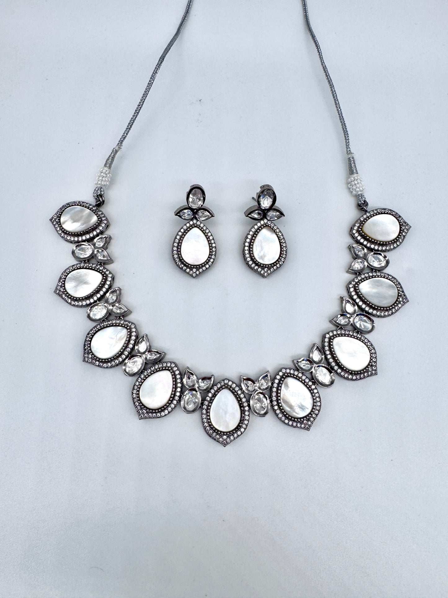 Prisha Mother of Pearl Necklace Set