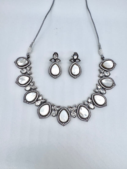 Prisha Mother of Pearl Necklace Set