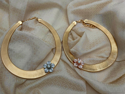 Alina Magnetic Hasli Necklace With Flower Button