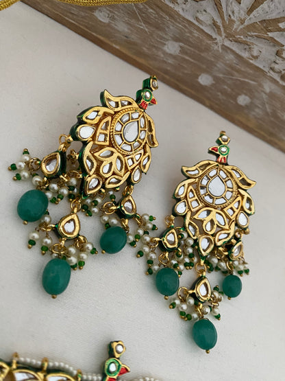 AKRITI KUNDAN CHOKER SET