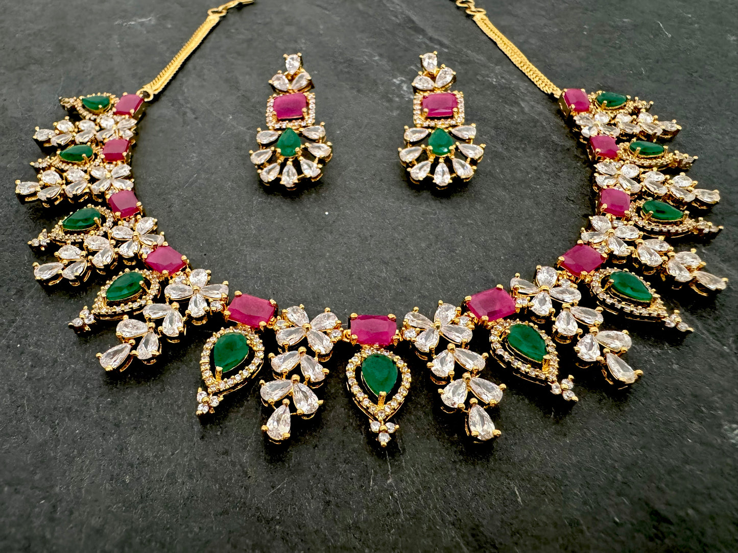 JAYA RUBY EMERALD NECKLACE SET